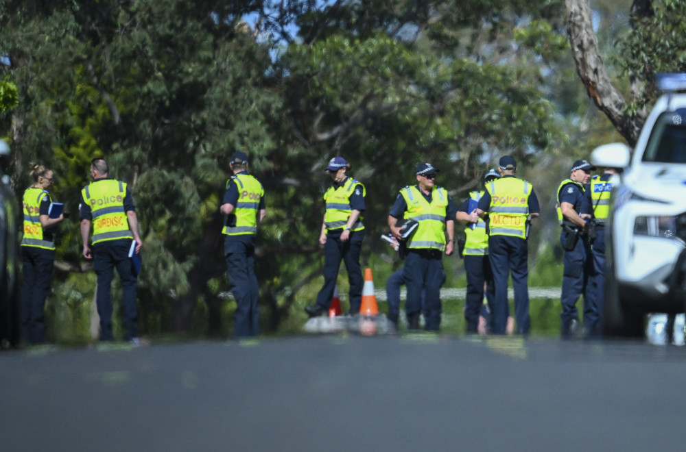 Horror; A car broke the school fence and ran into the students: Five children were taken to the hospital VIDEO