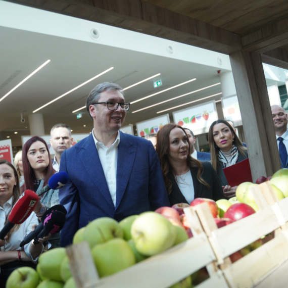 Vučić: Razgovaraćemo o trgovinskim maržama FOTO