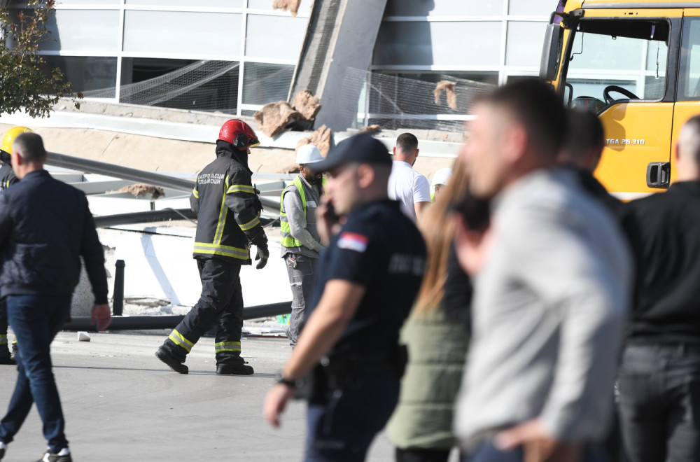 Snimak pada nadstrešnice u Novom Sadu: Sve se srušilo u sekundi VIDEO