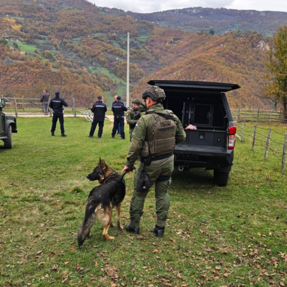 Policija češlja teren; Opisala je bliski susret sa ubicom: Ušao je kod mene u kuću i uradio ovo FOTO