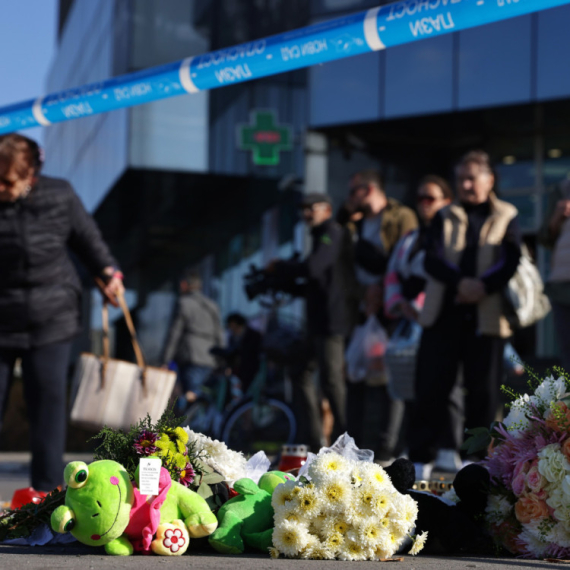 Povređeni i dalje u veoma teškom stanju; Sahranjeno šestoro ljudi; Vesić ponudio ostavku