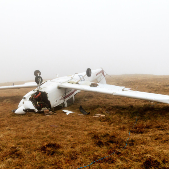 Srušio se avion Civilne vazdušne patrole: Dvoje mrtvih; Naređena hitna intervencija