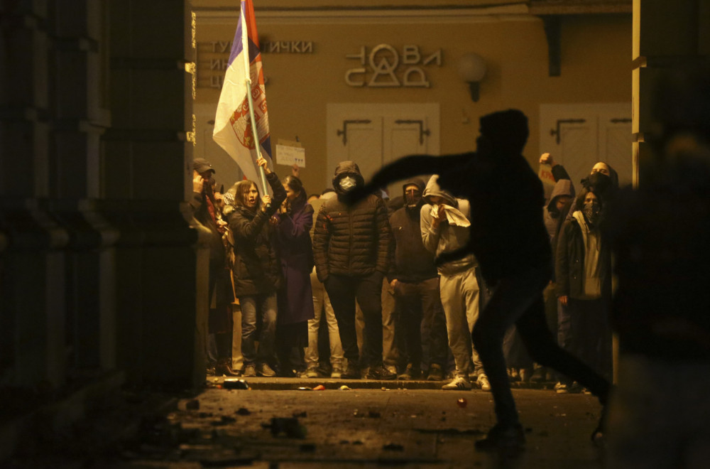 Mediji opoziciji: Sram vas bilo, Novi Sad ste zapalili kao Beograd