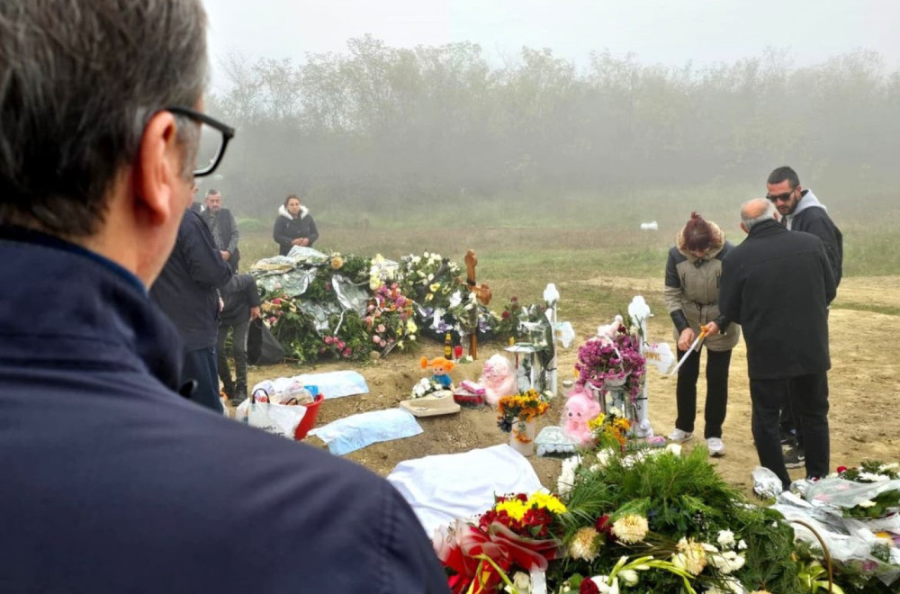 Vučić: "This morning, I was at the saddest place, where Sara, Valentina and their grandfather were burried"