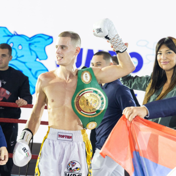 Vukomanović odbranio omladinsku WBC titulu, Nina pobedom došla na korak do pojasa