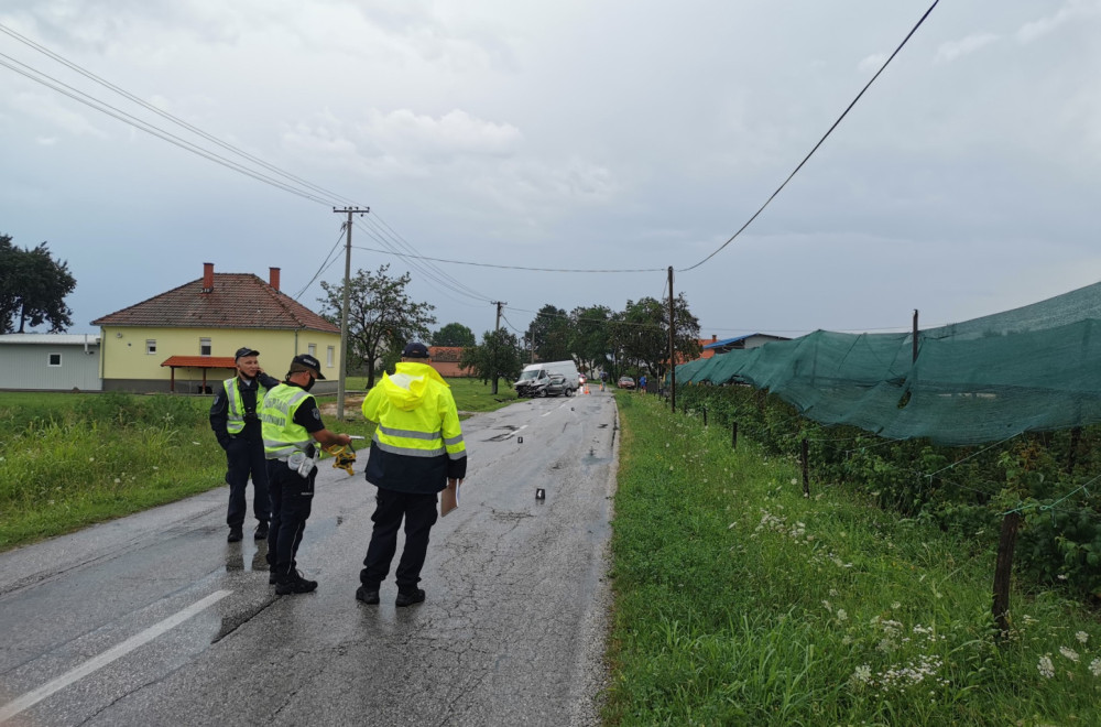 Teška saobraćajna nesreća kod Čačka: Povređena jedna osoba FOTO