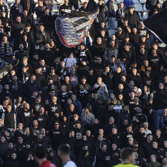 Partizan zbog kiše seli navijače u ložu