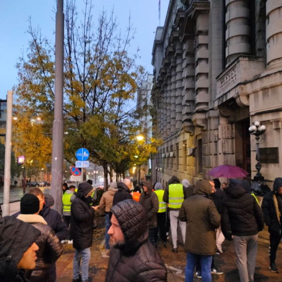 Totalni debakl opozicije; Okupio se mali broj ljudi; Prazne ulice u Beogradu FOTO