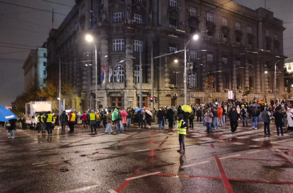 Debakl opozicije u sat i 30 minuta; Protestanti besni zbog političara: Nikada više sa ovom opozicijom FOTO