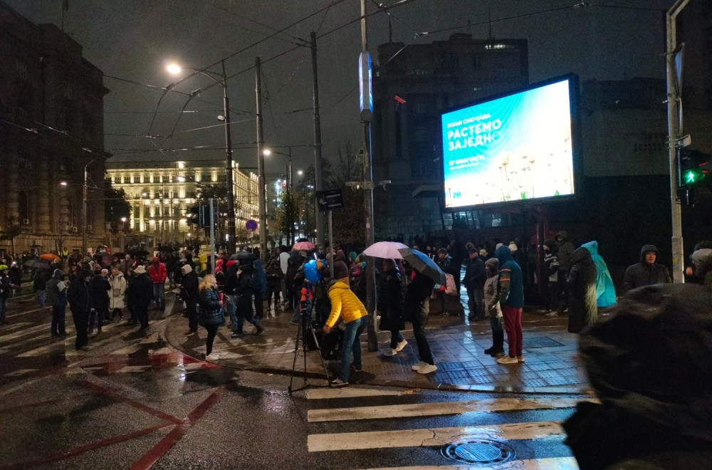 Postali su predmet ismevanja na društvenim mrežama: Ko je lud da rastura ovakvu opoziciju FOTO