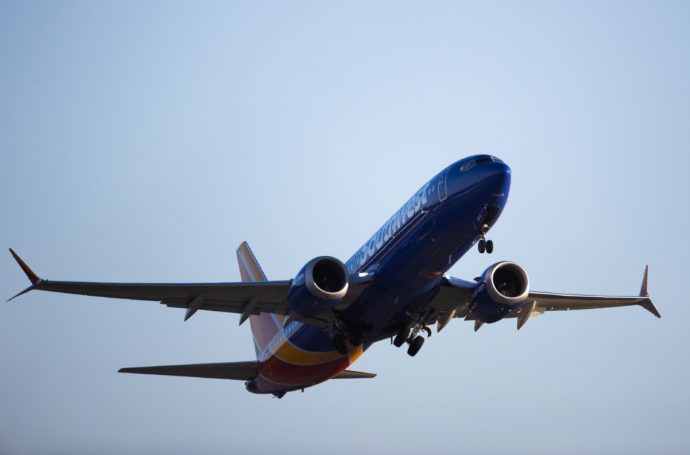 Haos na aerodromu: Pucano na avion pun putnika FOTO/VIDEO