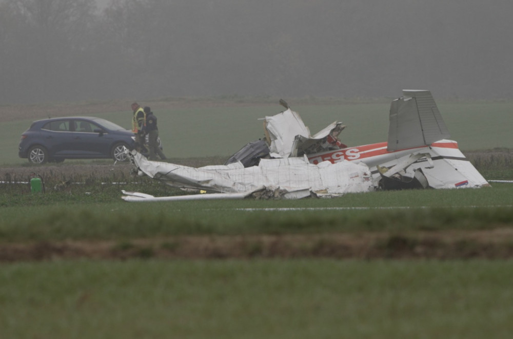 Pao avion kod fudbalskog terena: Troje mrtvih, let bio rođendanski poklon FOTO