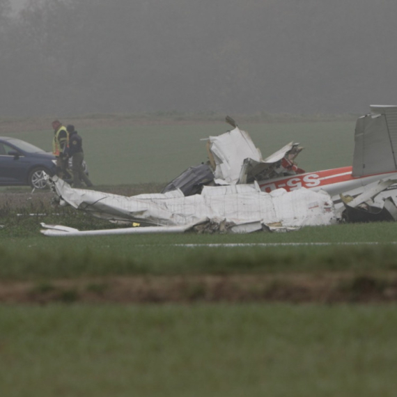 Pao avion kod fudbalskog terena: Troje mrtvih, let bio rođendanski poklon FOTO