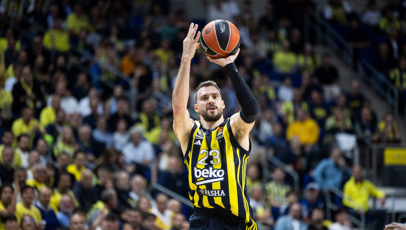 Gudurić ubacio 13 – Fener razbio Efes