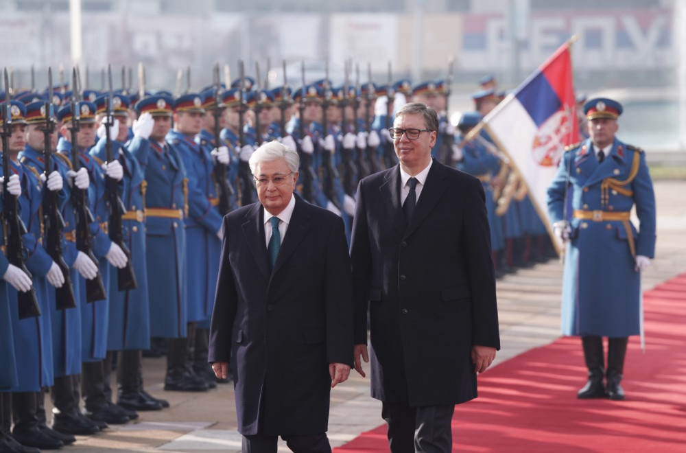 President of Kazakhstan ceremonially welcomed in front of the Palace of Serbia; Tête-à-tête meeting follows