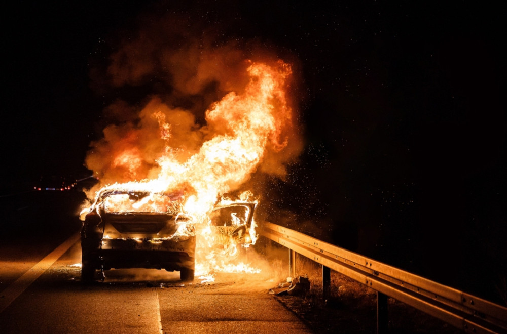 Poznatom tiktokeru zapaljen skupoceni automobil VIDEO