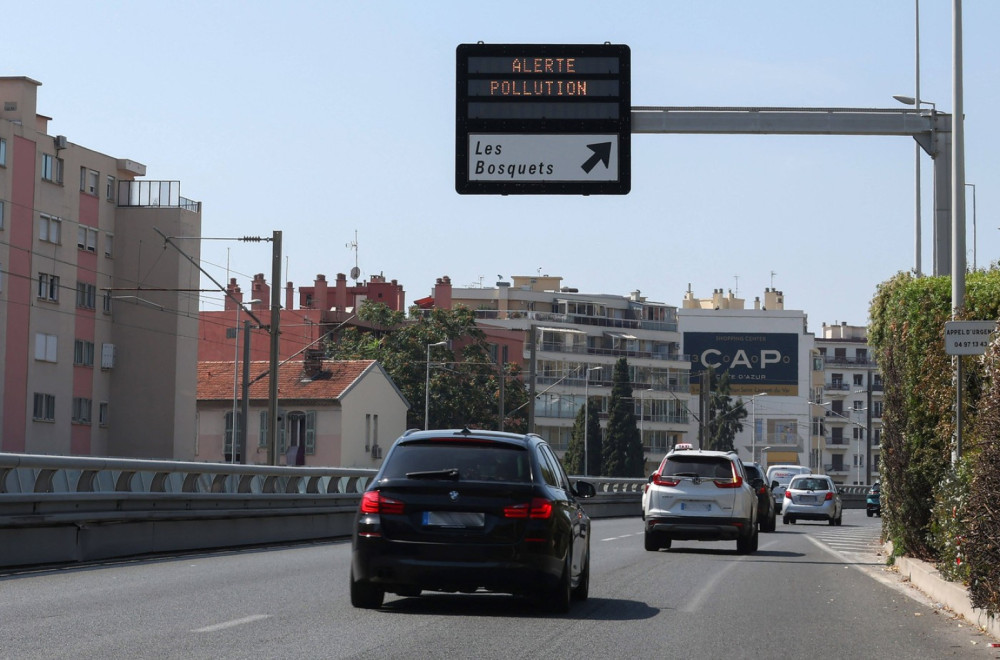 Automobili sa testisima širom grada: O čemu se radi? FOTO