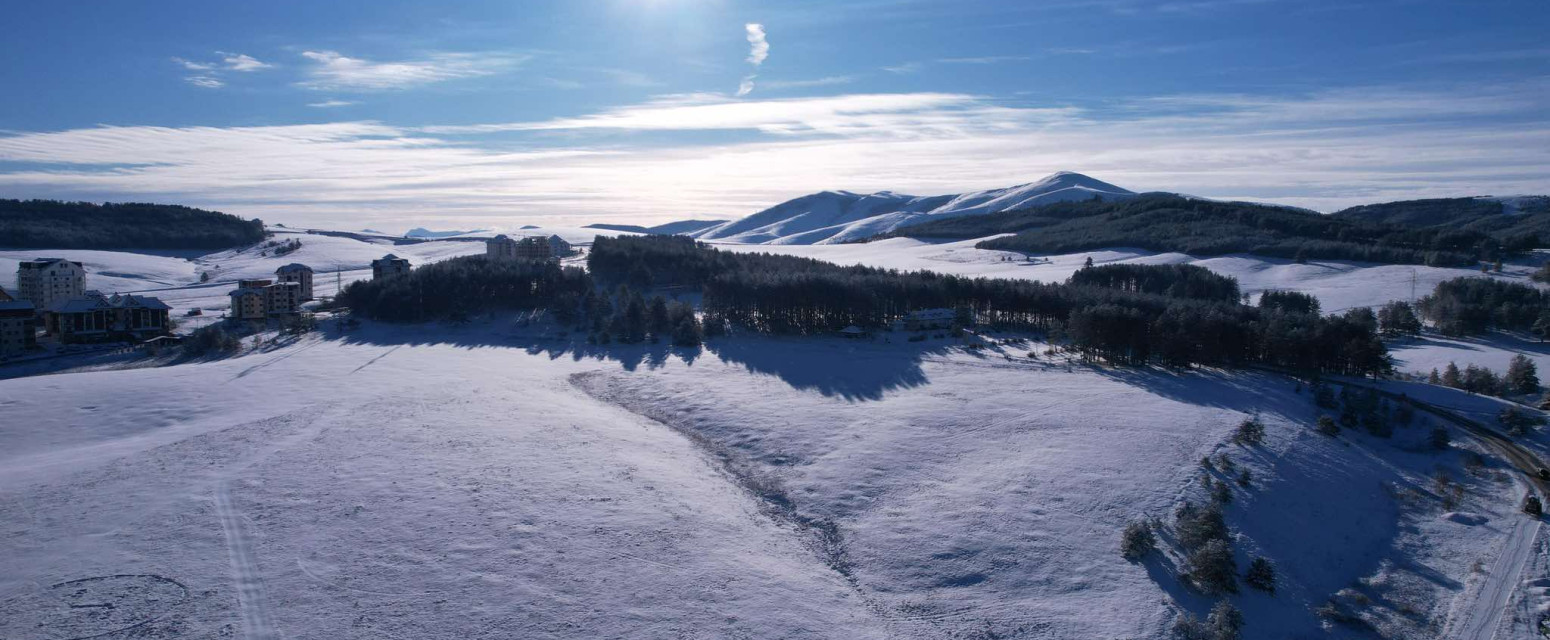 Sneg prekrio najpopularniju srpsku planinu: Nestvarne slike iz vazduha FOTO