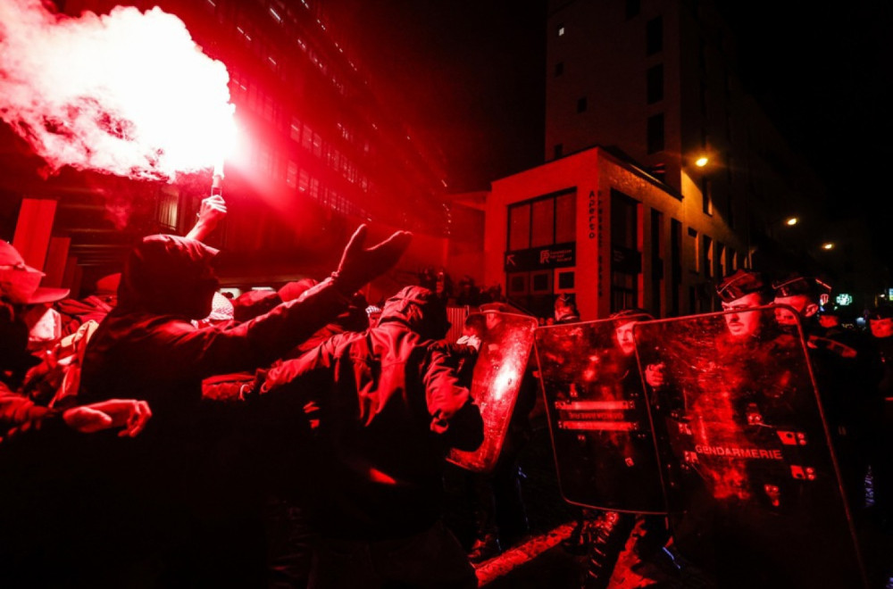 Haos tokom sednice NATO: Demonstranti palili i razbijali FOTO/VIDEO