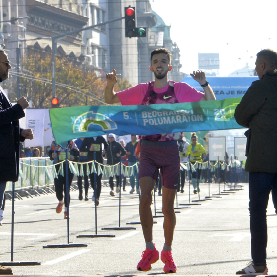 Bibić odbranio titulu na Beogradskom polumaratonu FOTO