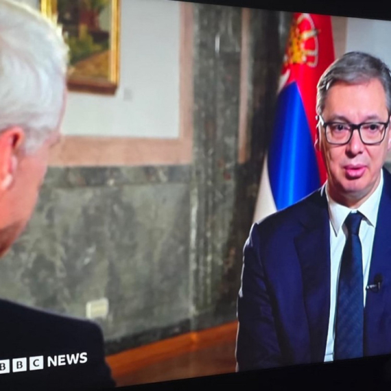 Vučić u intervjuu na BBC-u: "Ne sedim na dve stolice. Sedim samo na jednoj – srpskoj stolici" FOTO