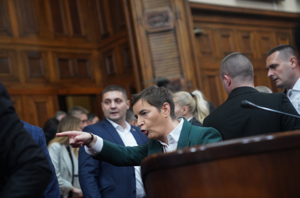 Brnabić o sramnom ponašanju opozicije: Nasilnim performansom sprečavaju usvajanje povećanja penzija i plata