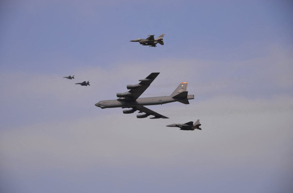 Amerika poslala dva bombardera B-52H tik pored Rusije; Poslednja opomena?