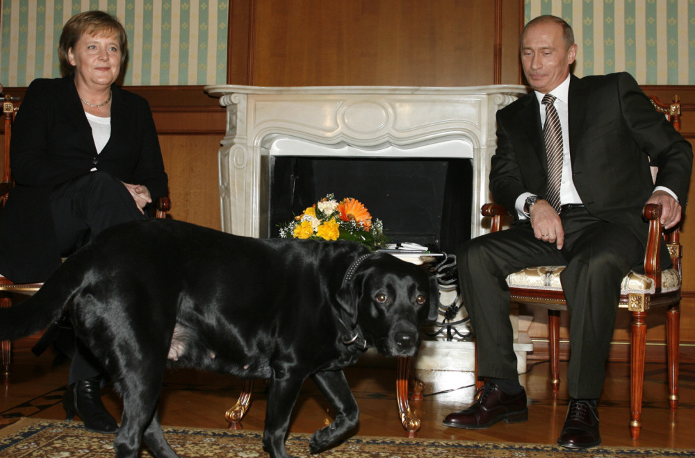 Putinovo šok priznanje: Angela, oprosti, nisam hteo da te uplašim FOTO/VIDEO