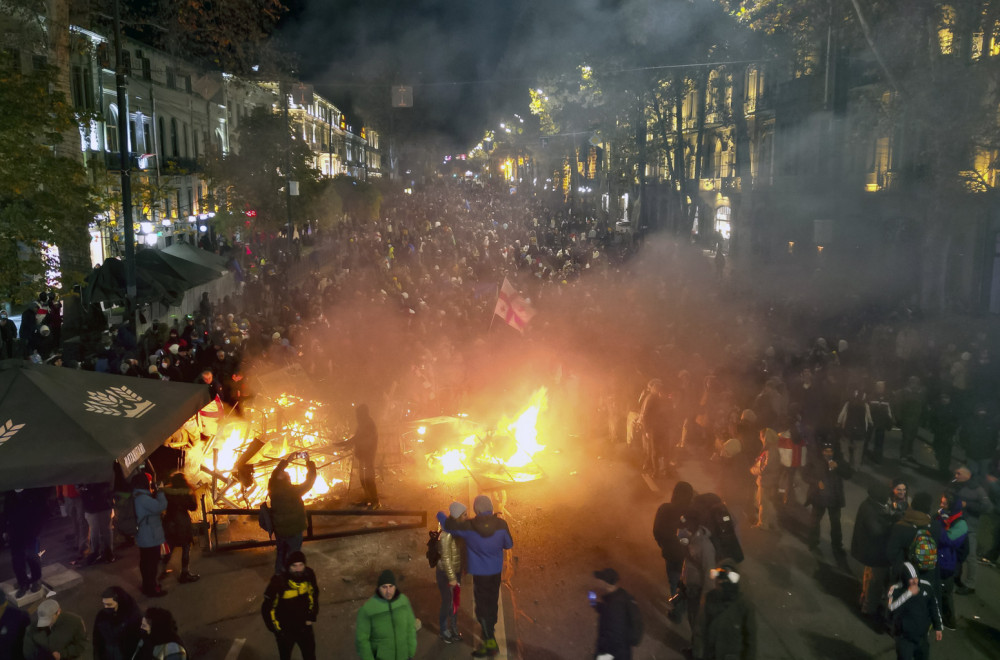 Haos u Gruziji: Masovni protesti; Podignute barikade, gorelo je FOTO/VIDEO