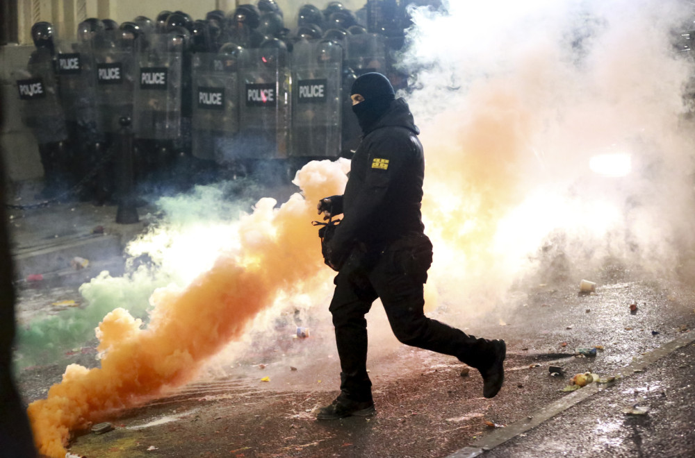 Ključa na ulicama Tbilisija: Vodeni topovi na ulicama, specijalci rasteruju demonstrante FOTO/VIDEO