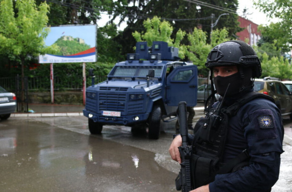 Specijalci tzv. kosovske policije upadaju i pretresaju u Zubinom Potok, čak i u kuće pogrešnih ljudi FOTO