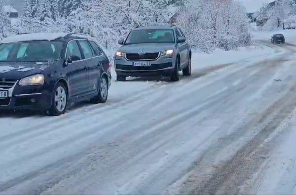 Prohodni putevi u Srbiji: Na ovim deonicama oprez zbog snega