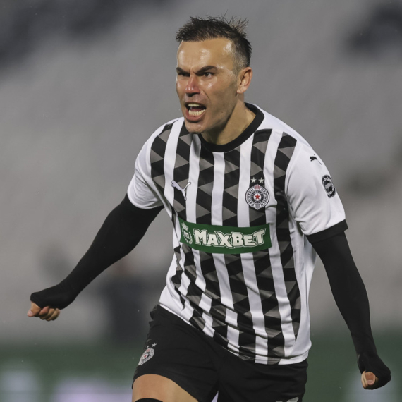 Lukavi Natho – Partizan vodi!