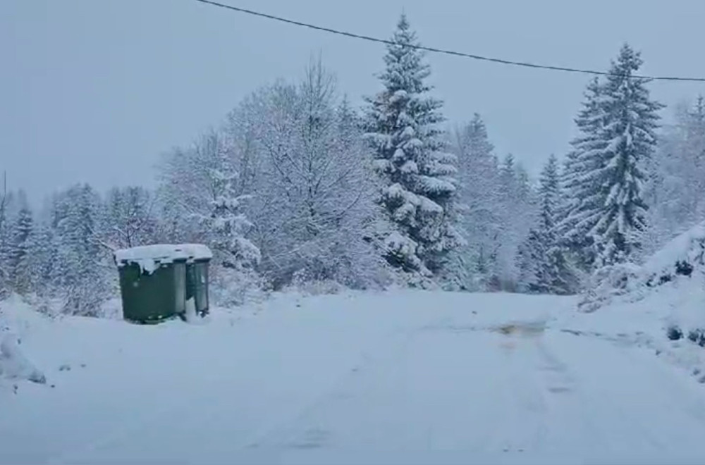 Srbija zavejana: Sneg ne prestaje da pada; Kolaps, zatrpani putevi FOTO/VIDEO