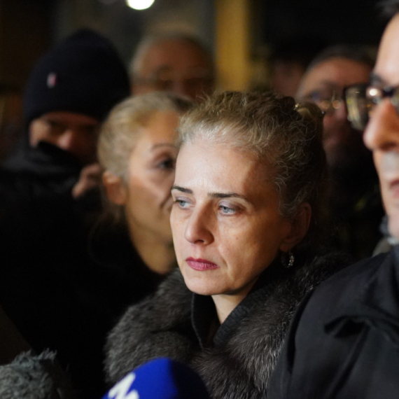 Đilasova "profesorka" koja je naterala decu da izađu na proteste opozicije, danas predvodi protest FOTO