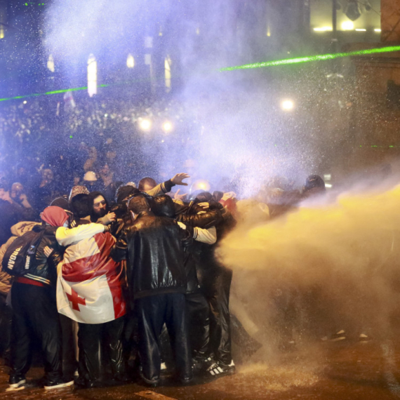 Burna noć u Gruziji: Protestanti pune bolnice, deca na demonstracijama, a Evropa žali FOTO/VIDEO