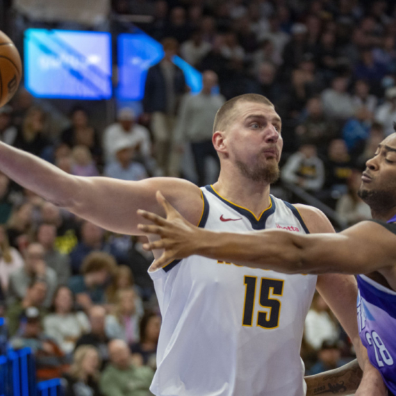 Jokić rame uz rame sa Medžikom Džonsonom FOTO