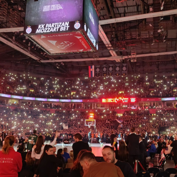 Trinkijeri u suzama, Arena krcata: Počinje meč Partizan – Žalgiris!