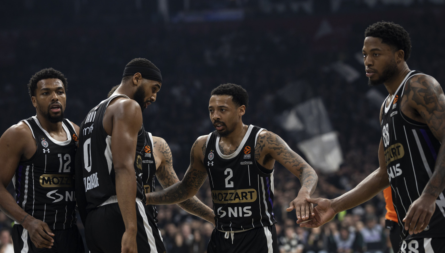 Osmani kaznio Partizan - Efes srušio crno-bele