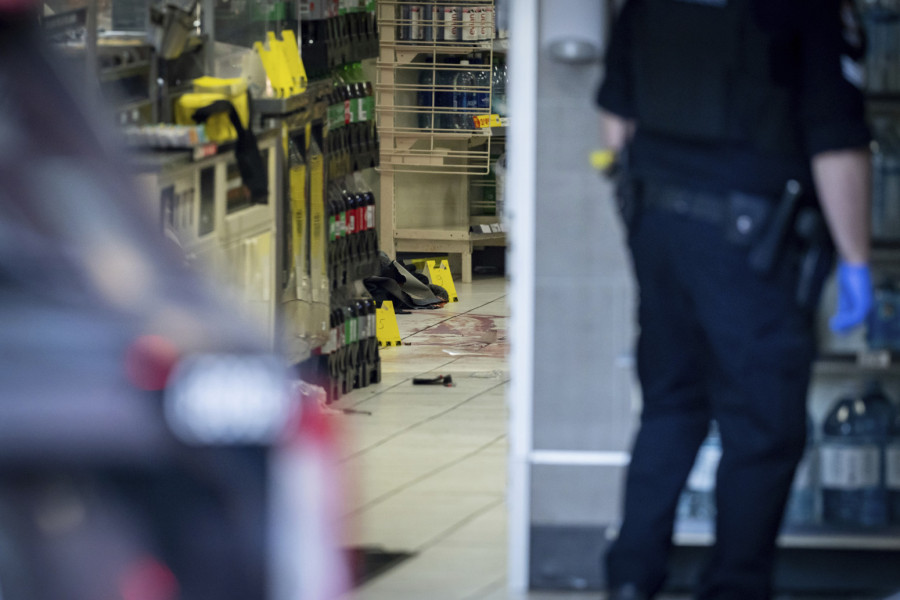 Dve osobe ranjene nožem u restoranu; Policija ubila napadača FOTO