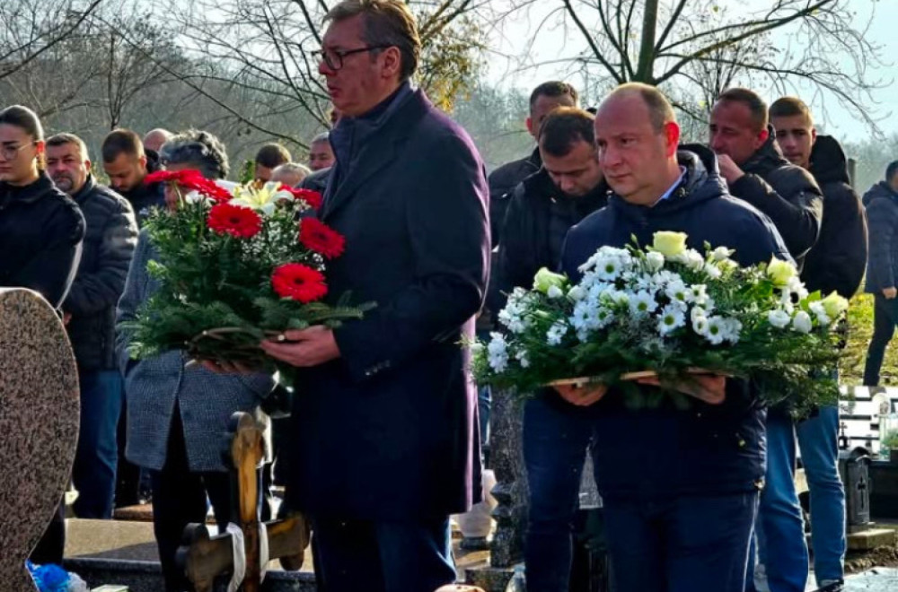 Vučić prisustvovao pomenu Nemanje Komara: Postaraću se da stradali nikada ne budu zaboravljeni FOTO