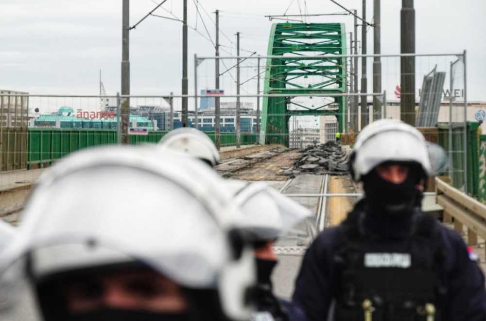 Opozicioni ekstemisti pozvali na rušilačke demonstracije: Krećemo u oslobađanje mosta VIDEO