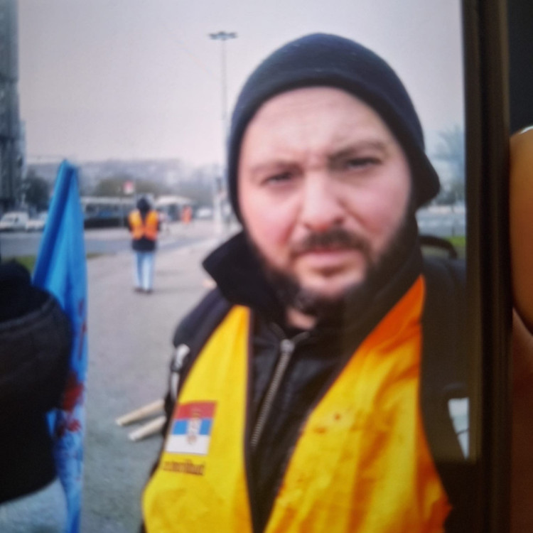 Skandal: Antisrpska opozicija provocira; Na protestu promovišu dvoglavog orla, simbol velike Albanije FOTO