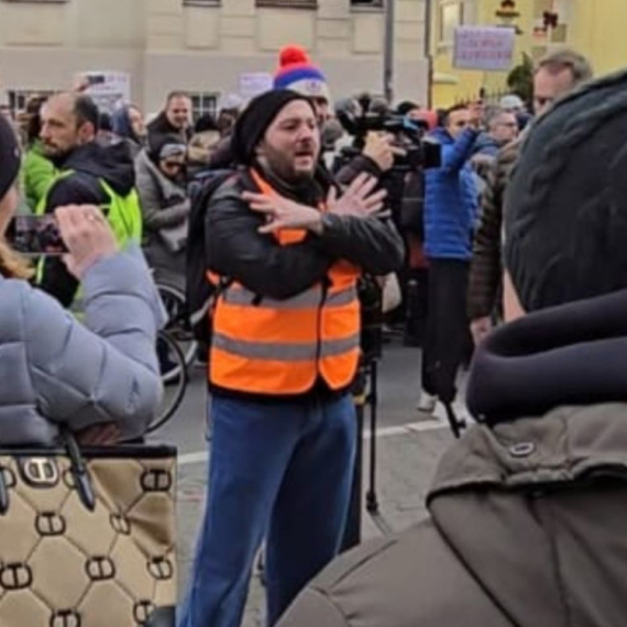 Skandal: Antisrpska opozicija provocira i preti simbolom Velike Albanije FOTO