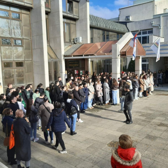 Evo ko blokira ulice na "studentskim protestima": Sve "student" do "studenta" FOTO