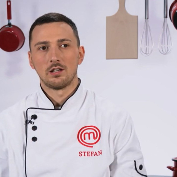 Stefan pao kao pokošen: Takmičar se sapleo u kuhinji "MasterChefa" VIDEO