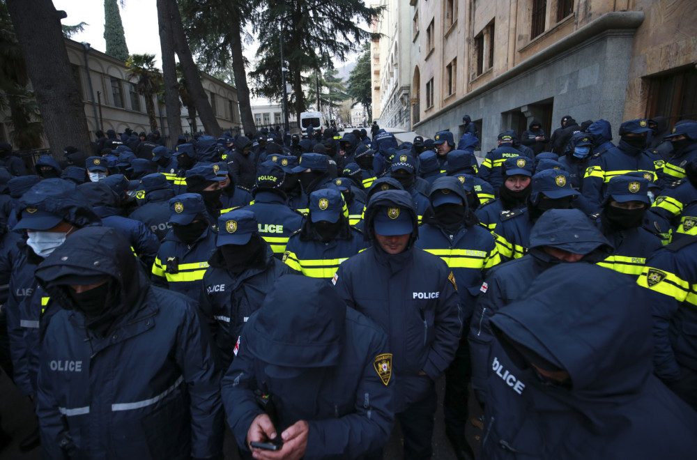 Gruzija bira predsednika: Protesti ne prestaju VIDEO