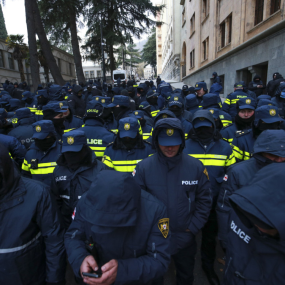 Gruzija bira predsednika: Protesti ne prestaju VIDEO