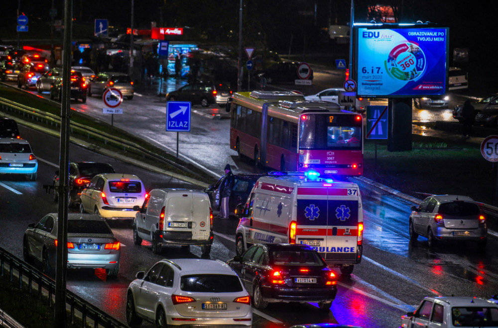 Kolaps na auto-putu: Lančani sudar pet vozila; Ima povređenih FOTO