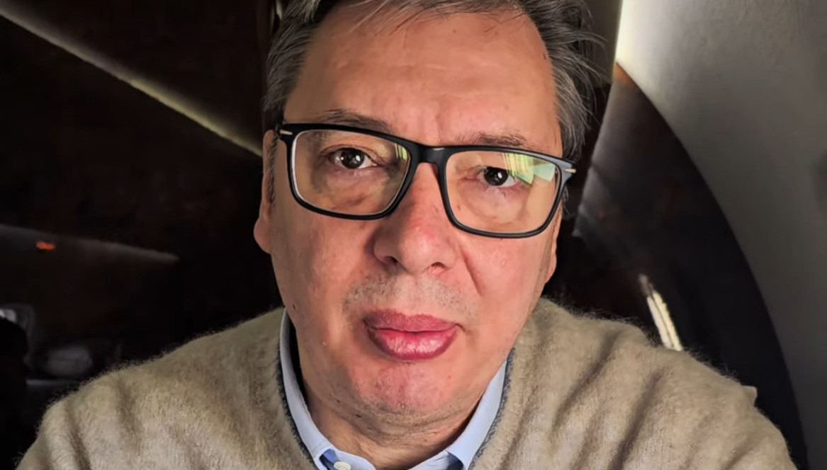 Vučić se obratio iz aviona: Najavio predstavljanje najvažnijeg plana za mlade u Srbiji VIDEO